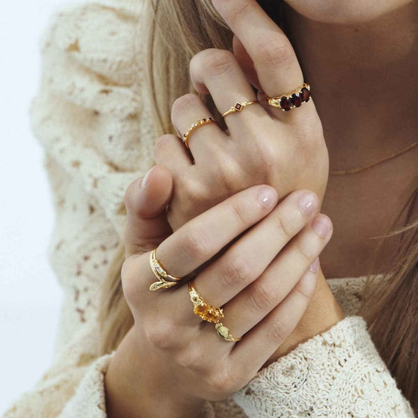 Anna+Nina Baguette Ring Zirconia Ring 14 krt Goud | Trendjuwelier Bemelmans.