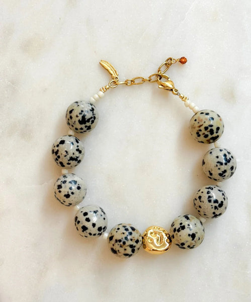 Le veer Jewelry Spotted White Armband