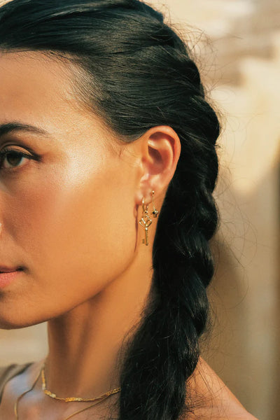 The Spice Of Life Ancient Key Hoop Oorbel Zilver