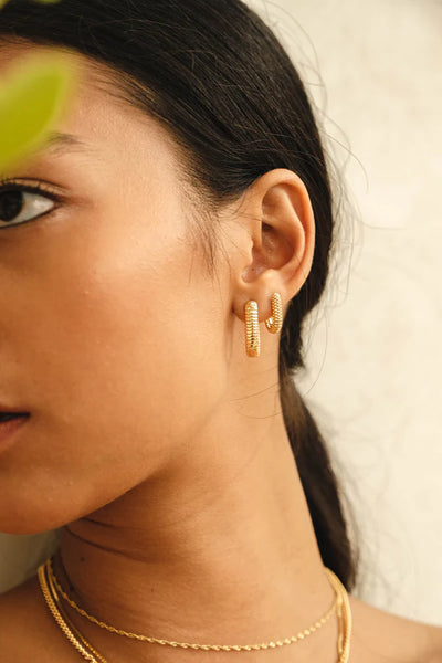 The Spice Of Life Beaded Oval Hugging Hoop Oorbel Zilver