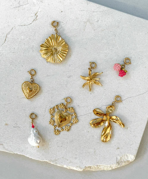 Le Veer Dahlia Charm Gold