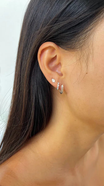 The Spice Of Life Solid Oval Hugging Hoop Oorbel Silver