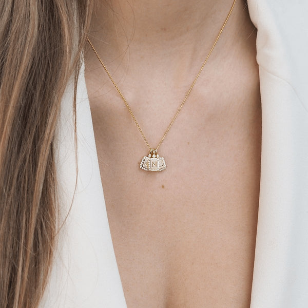 Trendjuwelier Bemelmans - Vedder & Vedder Tiny Tag Pavé Initial Necklace Gold