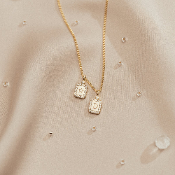 Trendjuwelier Bemelmans - Vedder & Vedder Tiny Tag Pavé Initial Necklace Gold